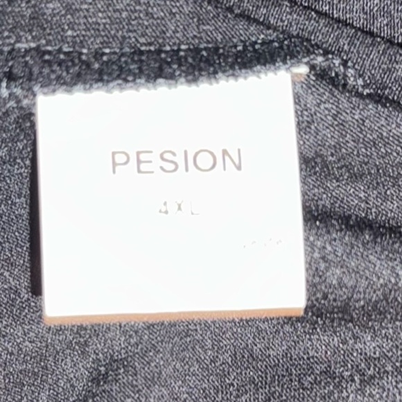 NWT Black T-Shirt with Red Glitter Lips Plus 4X - Picture 11 of 14